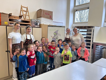 Navštívily jsme kadeřnictví a zahrály si na pekaře